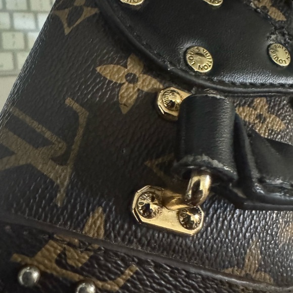 Louis Vuitton Monogram Box Bag in Brown with Gold Hardware - Picture 4 of 10